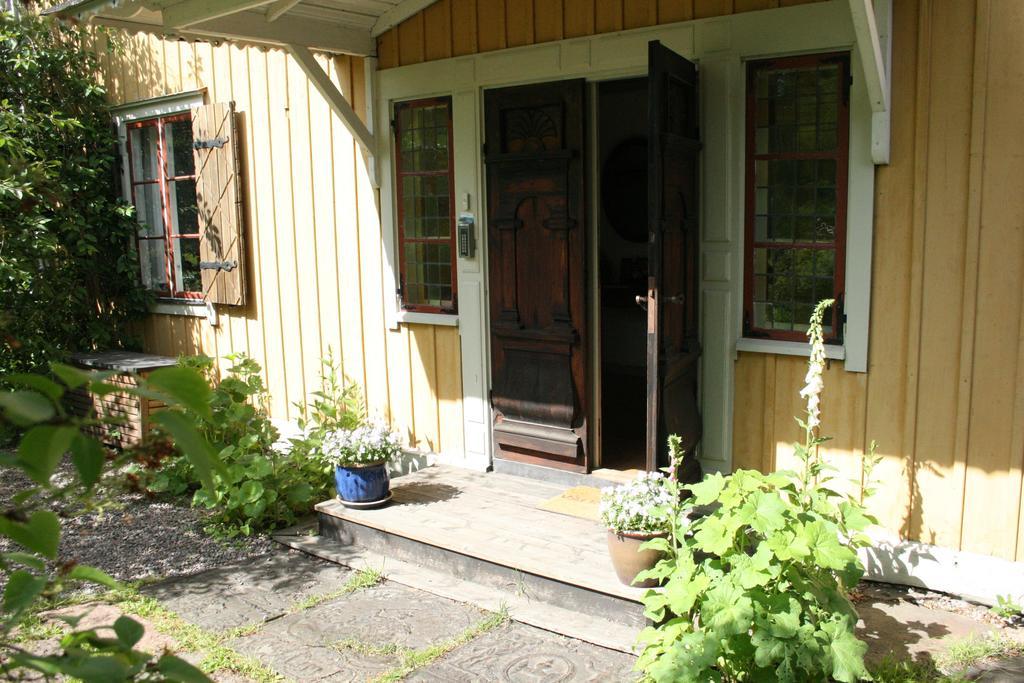Bed and Breakfast Uddens Bed & Breakfast Öregrund Exterior foto