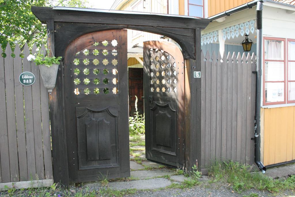 Bed and Breakfast Uddens Bed & Breakfast Öregrund Exterior foto
