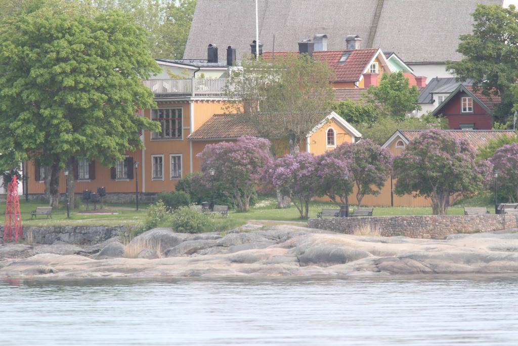 Bed and Breakfast Uddens Bed & Breakfast Öregrund Exterior foto