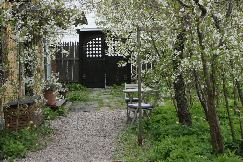 Bed and Breakfast Uddens Bed & Breakfast Öregrund Exterior foto